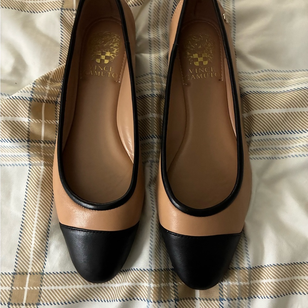 Vince Camuto Women's Black and Tan Loafers